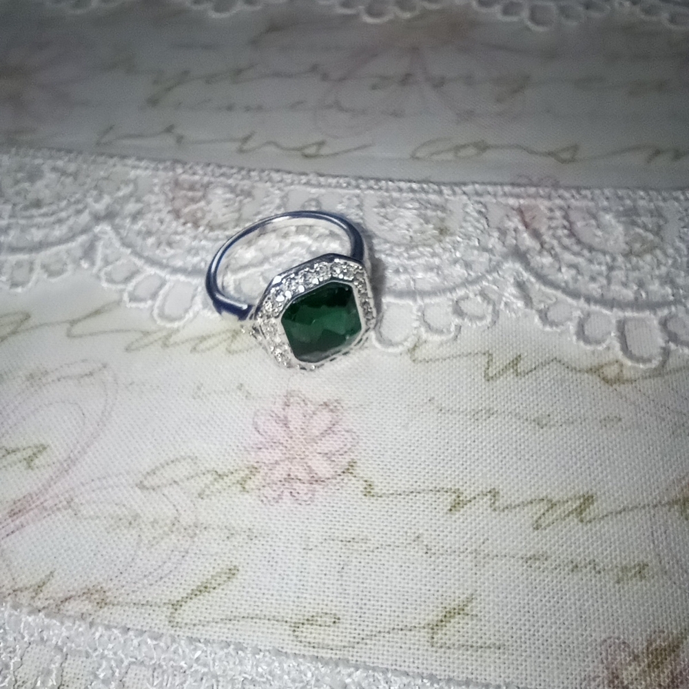 Green Gemstone Ring - image 5